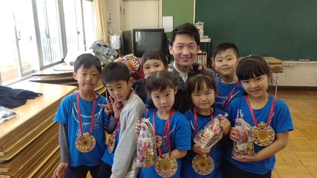 園と園児とダンス