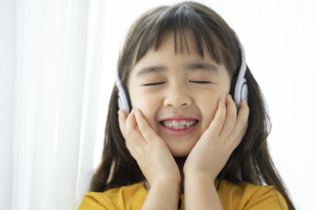 感性や神経系等に刺激を与える